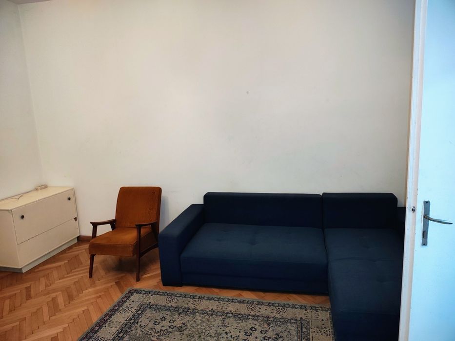 Apartment 1 camera centru