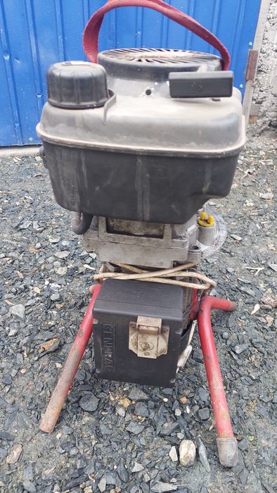 Бензогенератор продам