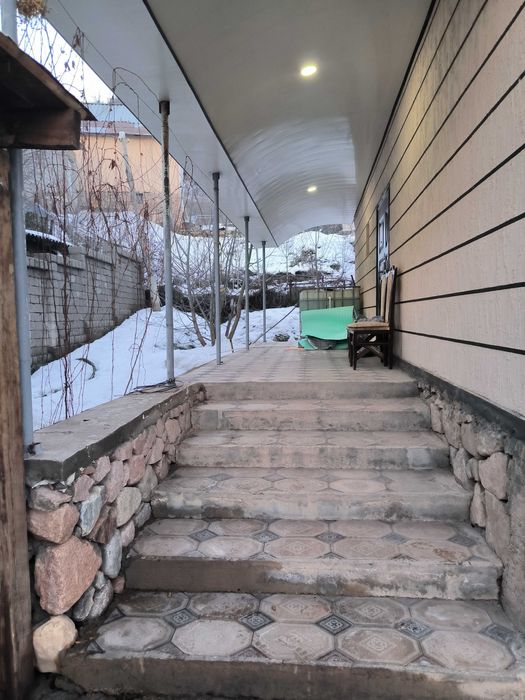 Chimgan Chimyon 2 liniyada yer maydoni 600 m2 dacha sotiladi.