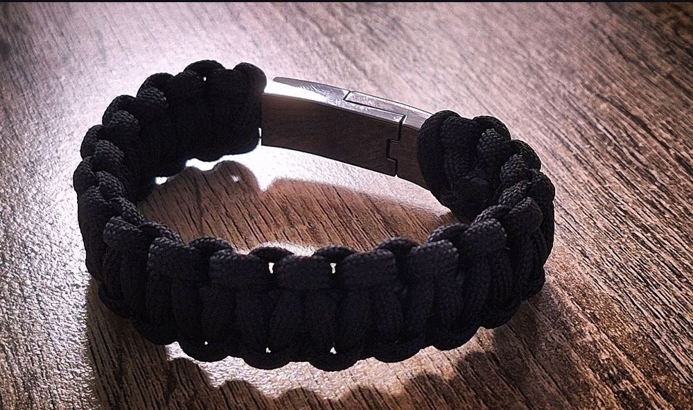 Гривна зарядно от паракорд - Android, iPhone, Micro USB