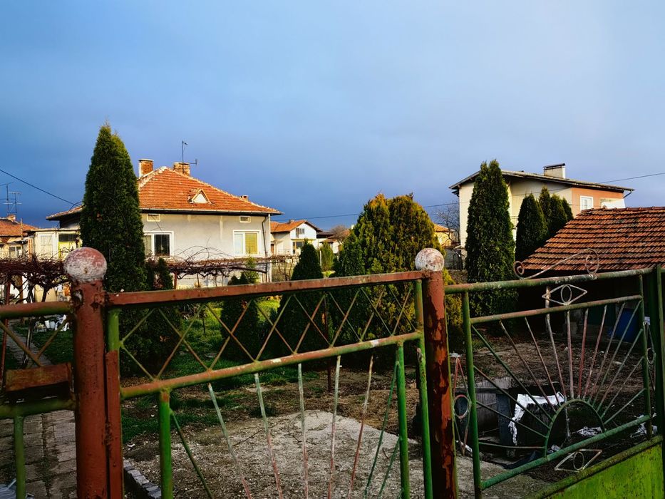 Продава се Къща в с. Долни Богров, Област София-град - 188 кв.м за 1170 €/кв.м - Снимка #2