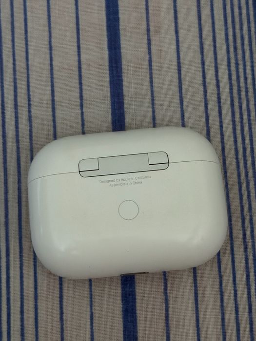 Airpods pro 1 —-