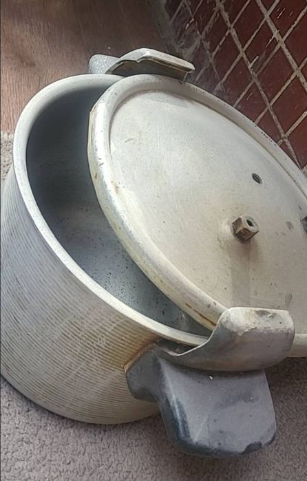 Продам алюминивую кострюлю