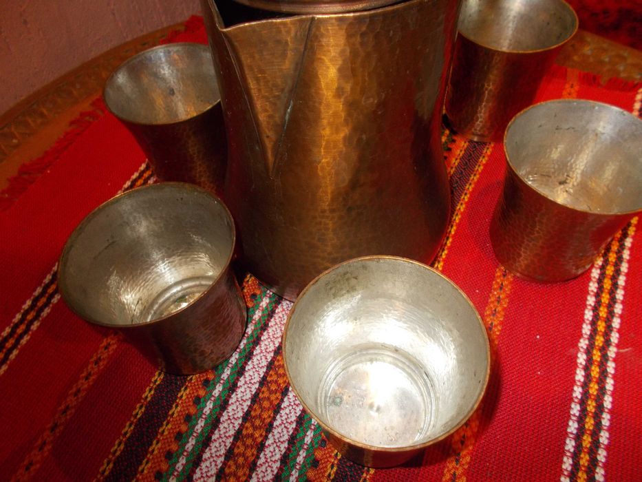 Стилен сервиз за вино от кована мед !