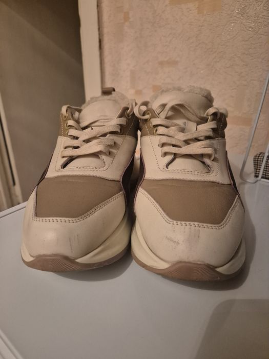 Женские зимние крассовки.