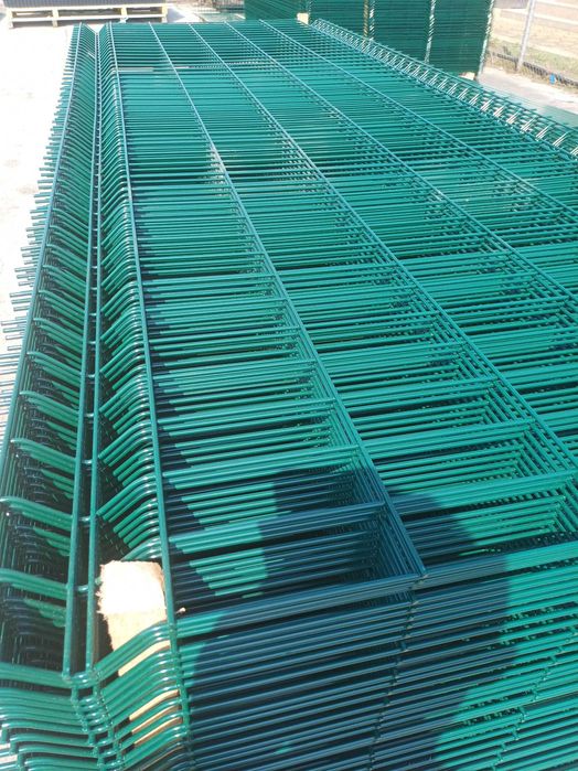 Оградни пана и стълбове за ограда RAL6005 и RAL7016