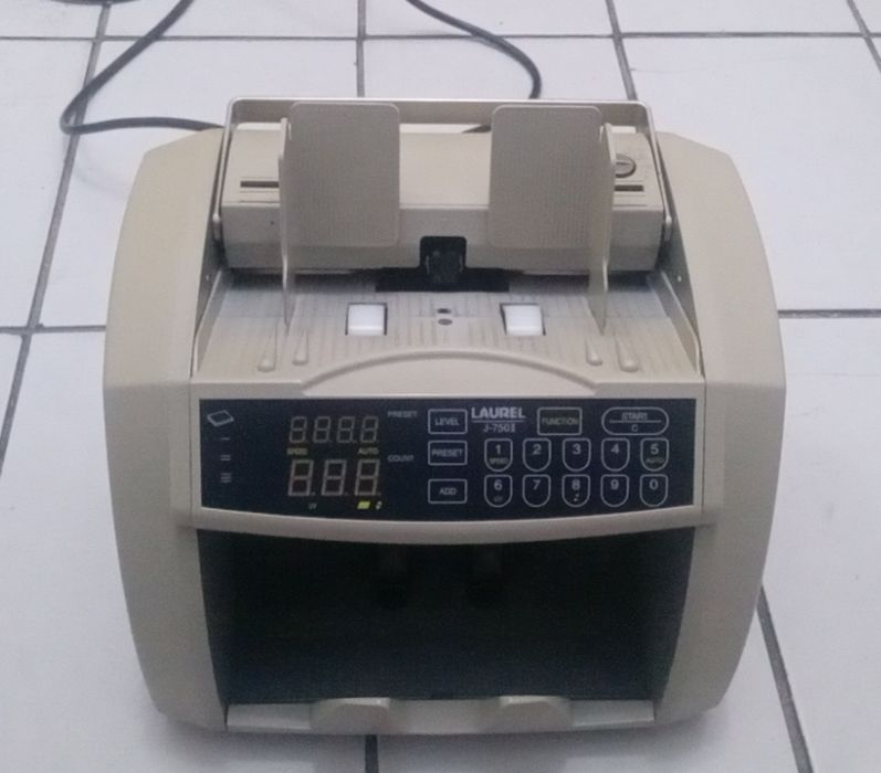 Употребявана банкнотоброячна машина Laurel