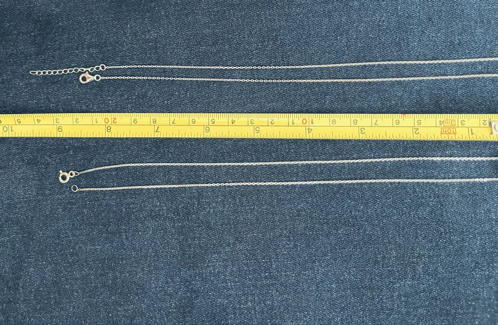 Продавам две сребърни верижки със сърце