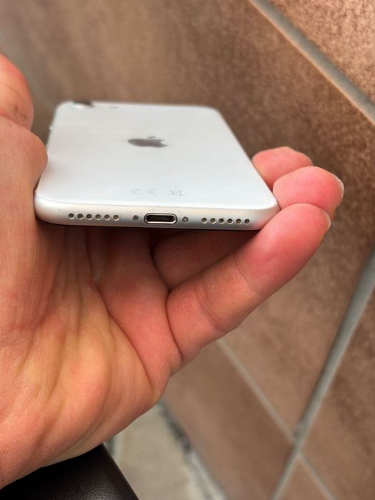 iPhone SE 2020 – Отлично състояние | Първи собственик