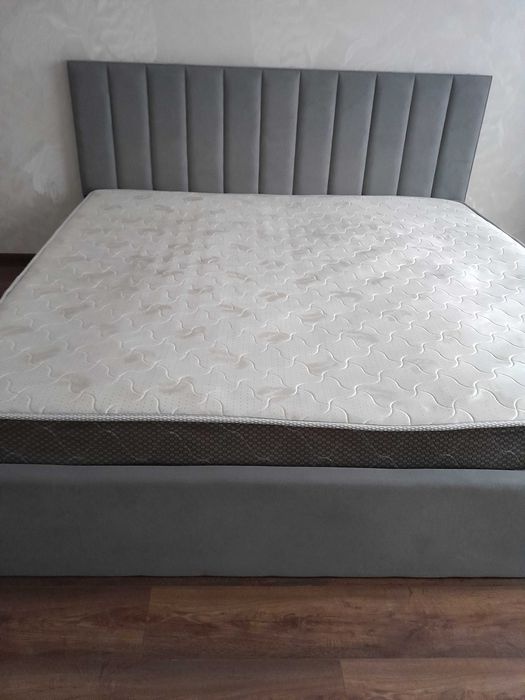 Продам 2х спальную кровать