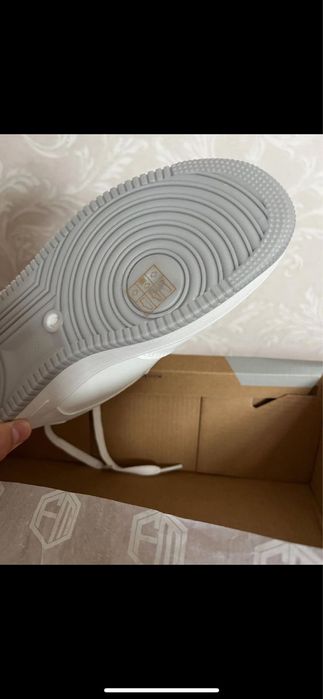 Продам кроссовку кеды