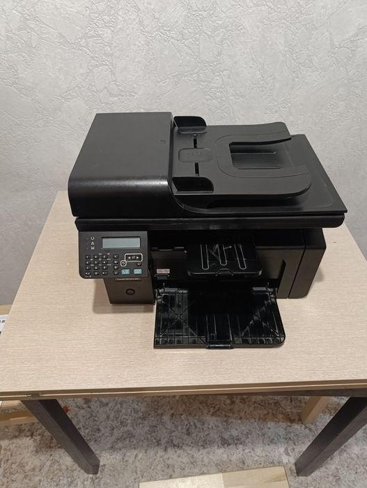 Продам МФУ HP M1212