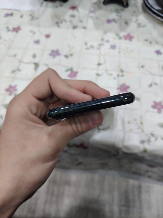 Iphone 11 pro 256 GB 85% yomkost ideal holati rasmda bitta aybi icloud