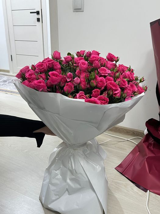 Большой букет спрей роз