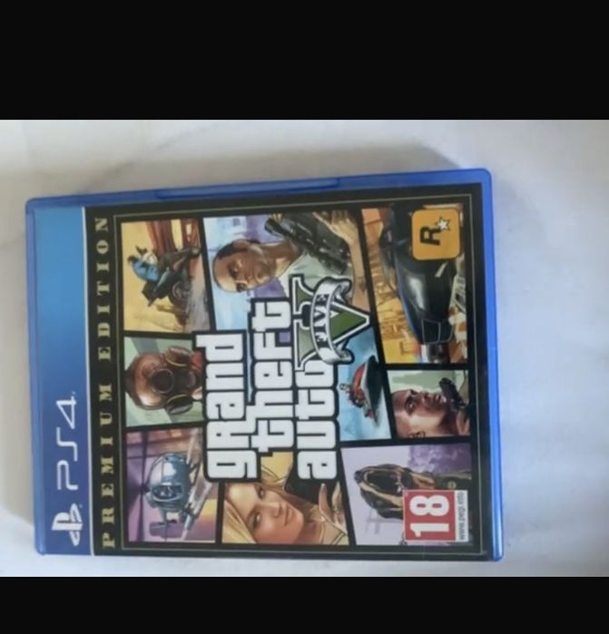 Vand 2 jocuri de ps4 SPIDER-MAN SI GTA5 PREMIUM