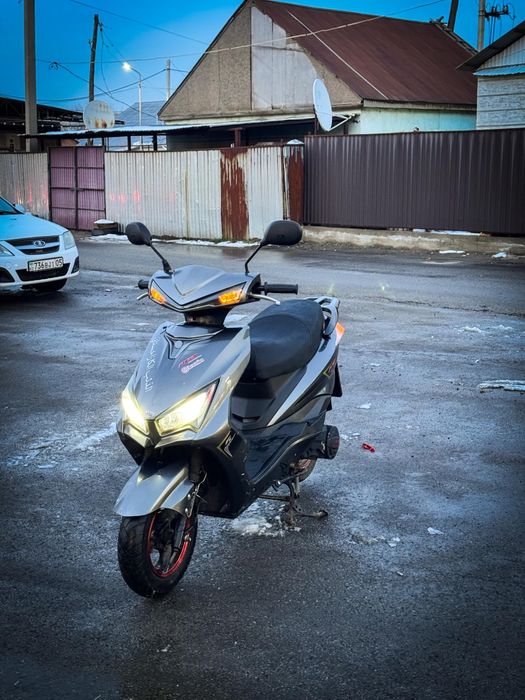 Продам мопед/скутер Ли М8