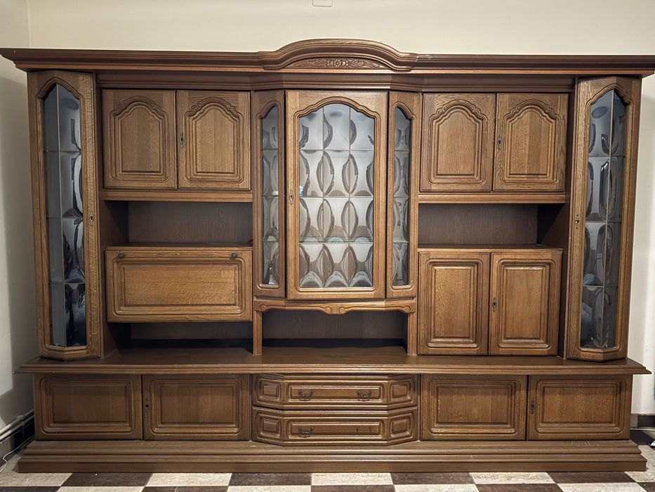 Vând mobilier din lemn masiv