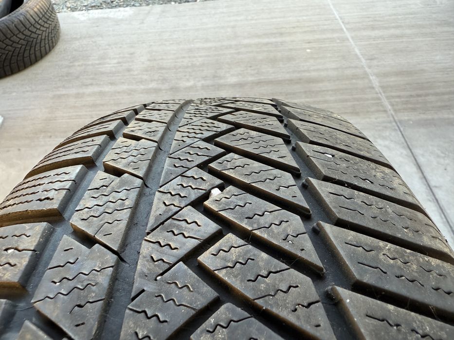 4бр. ОТЛИЧНИ Зимни Гуми 235/65R/17 -CONTINENTAL- DOT:3716- 6.4мм+5.6мм