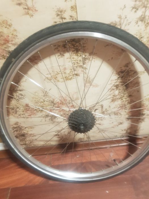 Roata de bicicletă pe 28  janta dubla din aluminiu  în  stare bună