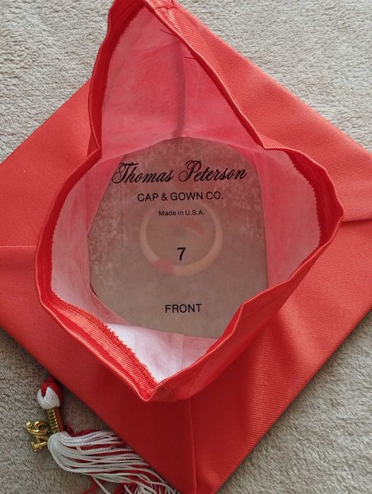 Селски престилки,Шапки за бакалавър.