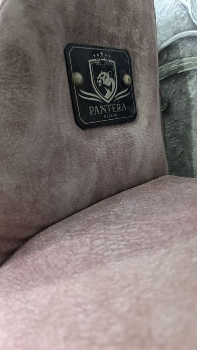 Темно серый диван от фирмы' Pantera'..