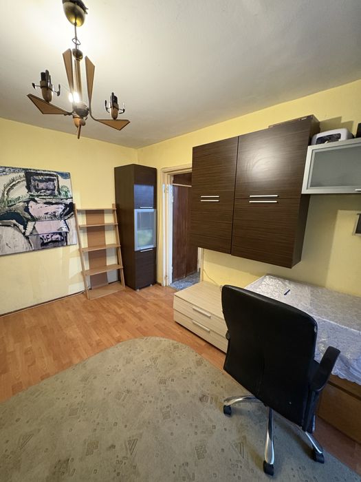 Inchiriez 2 camere Miron Costin