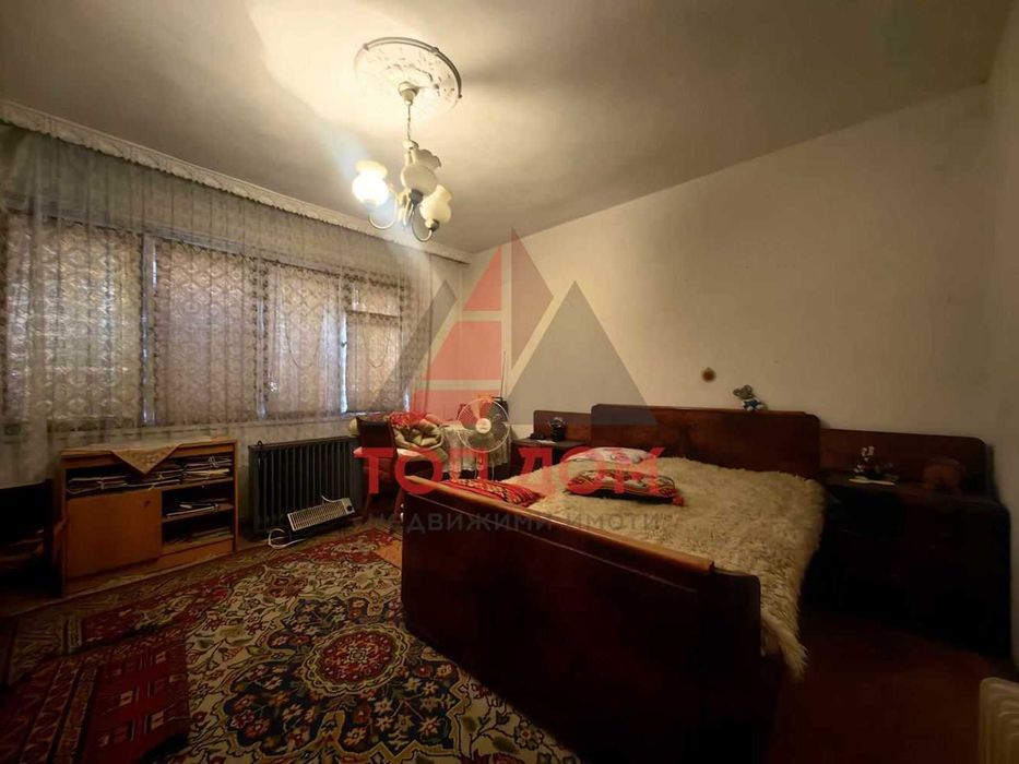 Продава се Четиристаен апартамент в Варна, Център - 120 кв.м за 2242 €/кв.м - Снимка #2