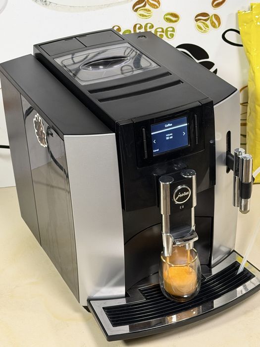 Кафемашина кафе автомат JURA E8 с гаранция