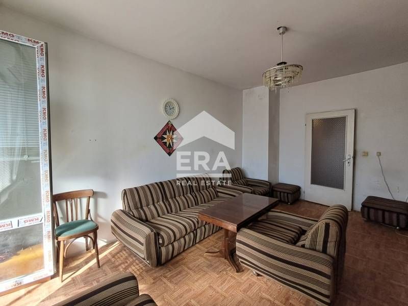 Продава се Тристаен апартамент в Варна, Левски - 90 кв.м за 1020 €/кв.м - Снимка #2