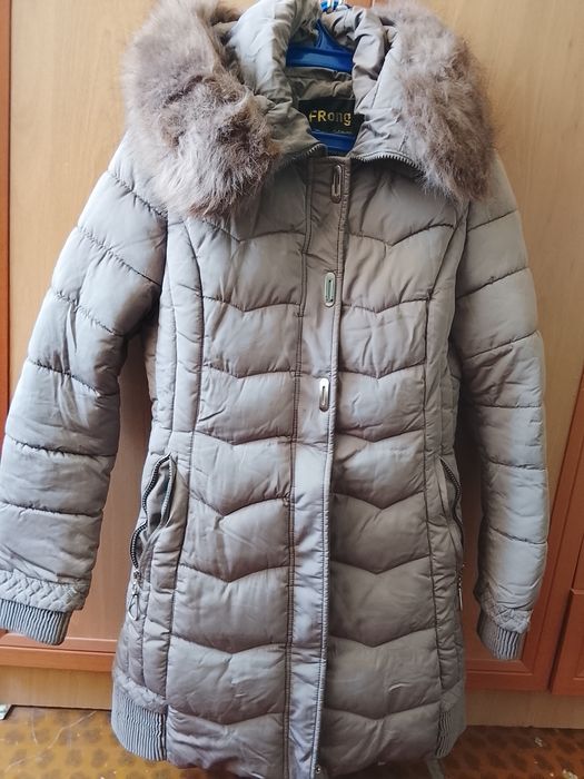 Kurtka va xalat sotiladi yangi