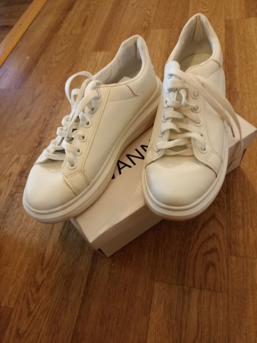 Продам кроссовки