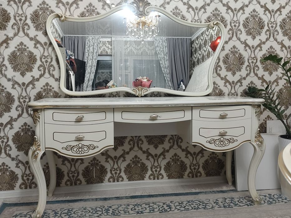 Продается Комод с зеркалом