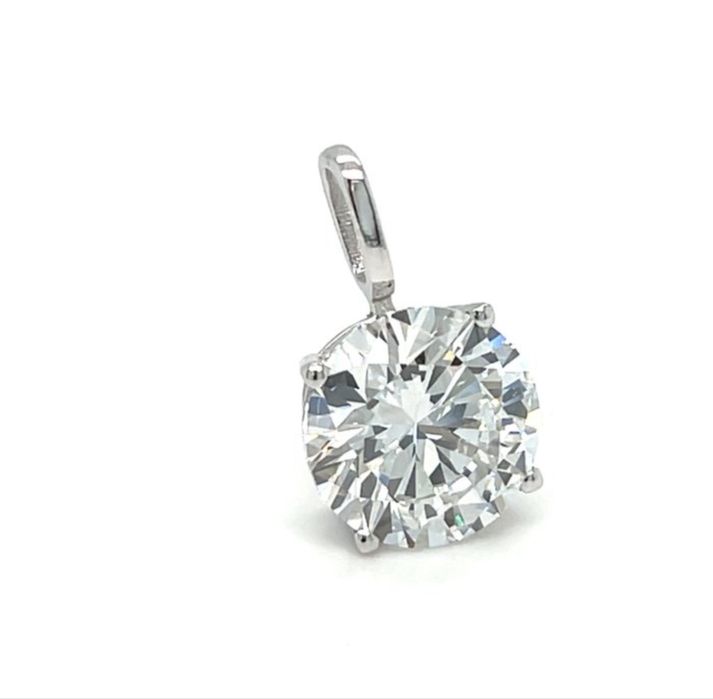 Diamant 5.06 ct, E VS2 intr-un pandantiv din aur alb de 14k