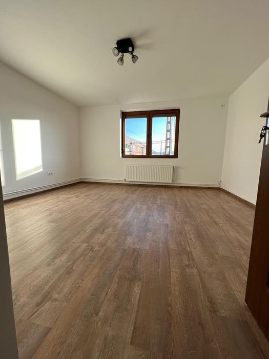 Casa de închiriat 5 camere