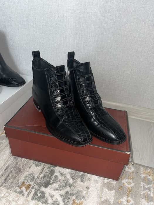 Женские черные ботинки