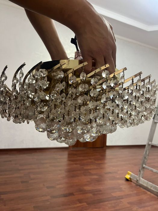 Люстра и только раковина