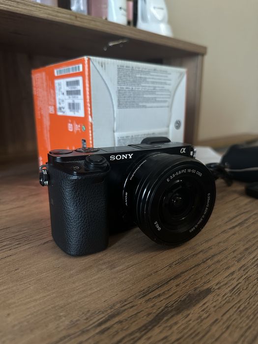 Sony Alpha A6000 + объектив 16–50 мм OSS