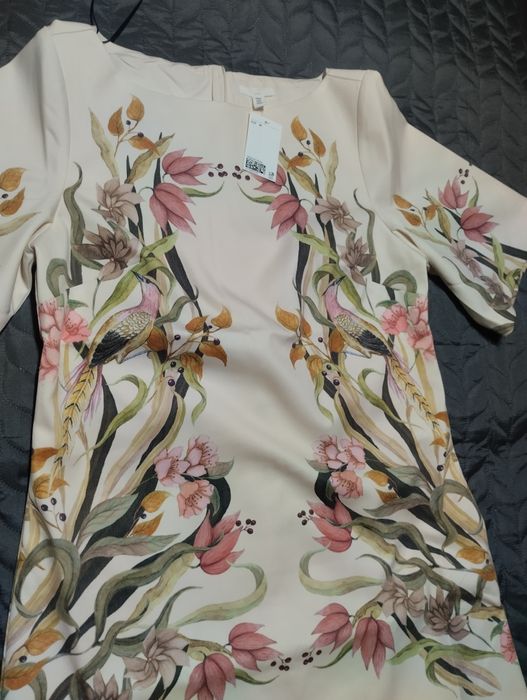 Нова рокля HM с флорални мотиви