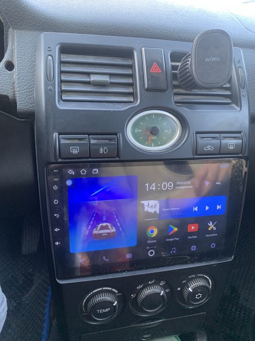 Продам андроид магнитолу вместе с рамкой на приору