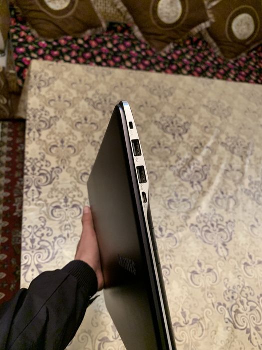 Notebook Core i7 holati tiniq