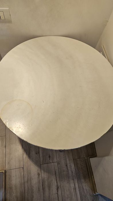 Masă rotundă stil nordic / scandinav (80 cm) – albă cu picioare din lemn