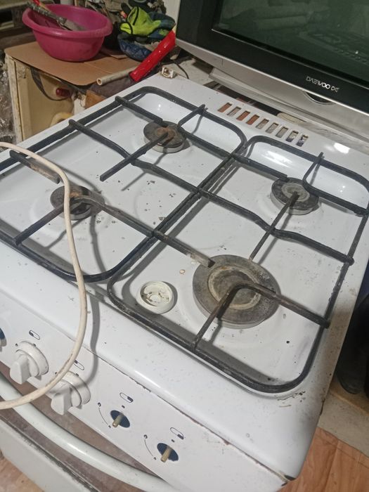 Продам газ плиту за 8000