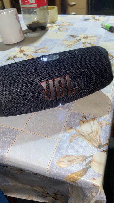 Vând boxa jbl charge 5