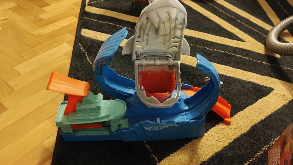 Pista Hot Wheels Robo Shark