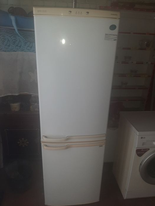 Продам рабочий холодильник