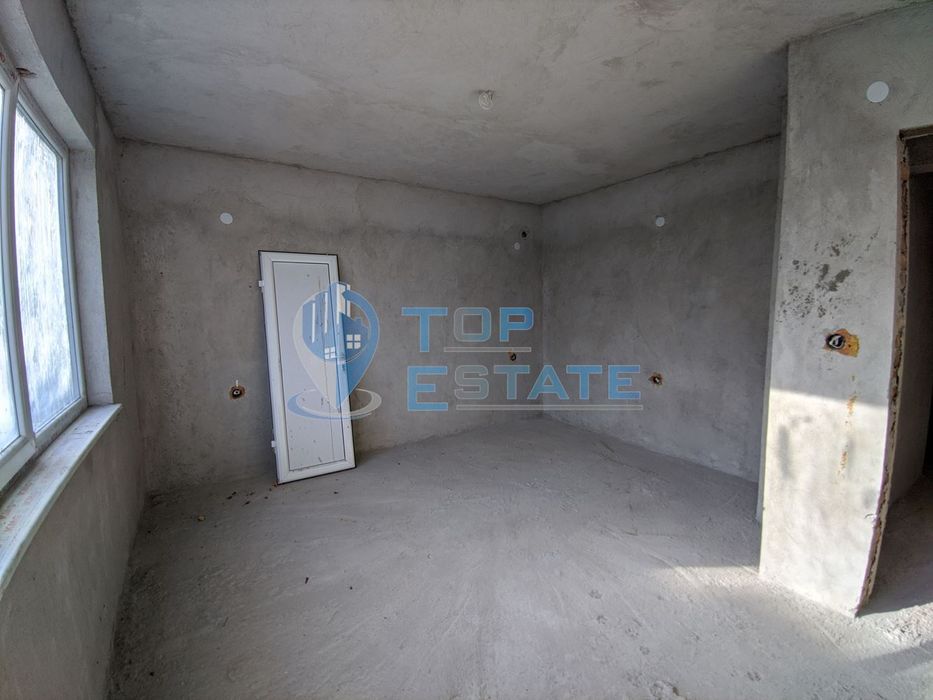 Продава се Къща в Стражица - 600 кв.м за 200 €/кв.м - Снимка #9