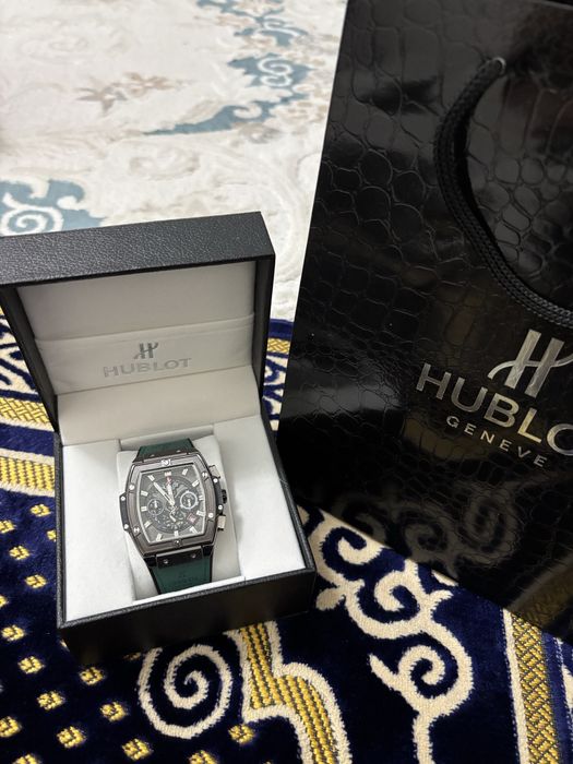 Часы HUBLOT  новые
