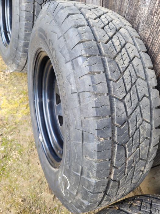 Vând 4 buc. jante oțel cu cauciucuri 215/75/R15 Suzuki.