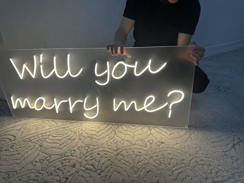 Вывеска “Will you marry me?”