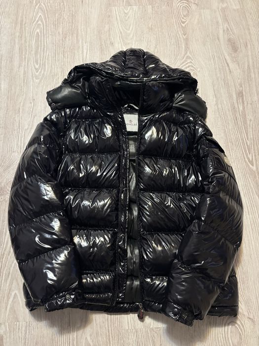 Vând geacă Moncler